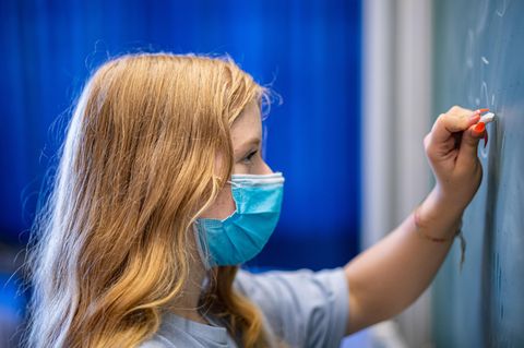 Kurswechsel in der Pandemie Weitere Bundesländer lockern Maskenpflicht an Schulen