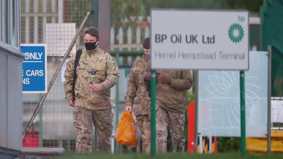 Video: Britische Armee startet Einsatz im Kampf gegen Benzin-Krise
