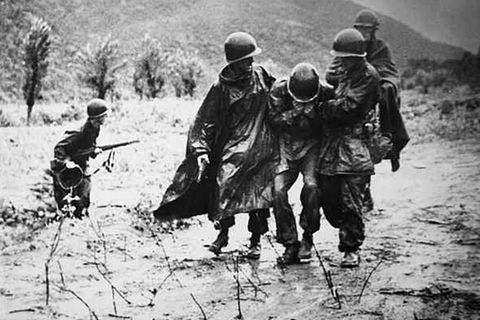 Die US-Marines zogen sich auf einer Straße zurück, die Chinesen beherrschten die Hügel der Umgebung.