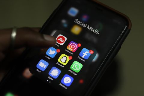 Handy mit Facebook und Whatsapp