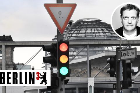 Kolumne Berlin hoch 3 - Ampel vor dem Reichstag - Axel Vornbäumen