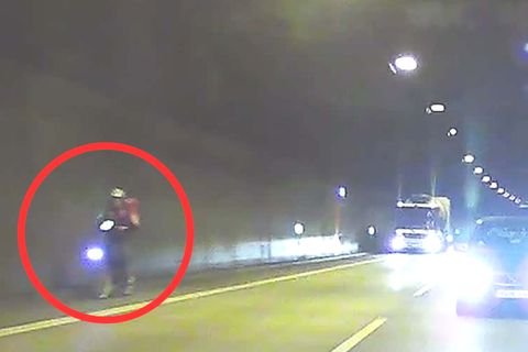 Auf Navi vertraut: Vorfall im Video: Fahrradkurier fährt durch Elbtunnel – doch die Strecke ist eine Autobahn