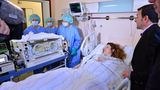 Frühchen-Eltern: Haushaltshilfe  Frühchen bedeuten für die Eltern einen immensen Aufwand, solange sie noch im Krankenhaus sind. Vor allem, wenn noch ein Geschwisterchen daheim ist und betreut werden muss. Für solche Fälle gibt es unter Umständen eine Haushaltshilfe. Haben sie Frühchen bekommen, dann fragen Sie möglichst schnell Ihre Krankenkasse nach solchen Angeboten.