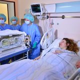 Frühchen-Eltern: Haushaltshilfe  Frühchen bedeuten für die Eltern einen immensen Aufwand, solange sie noch im Krankenhaus sind. Vor allem, wenn noch ein Geschwisterchen daheim ist und betreut werden muss. Für solche Fälle gibt es unter Umständen eine Haushaltshilfe. Haben sie Frühchen bekommen, dann fragen Sie möglichst schnell Ihre Krankenkasse nach solchen Angeboten.