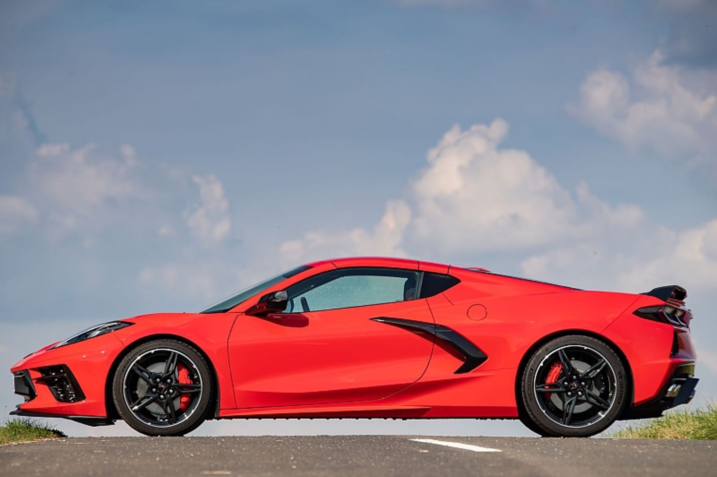Die Chevrolet Corvette C8 Stingray ist nun ein Mittelmotor-Sportwagen