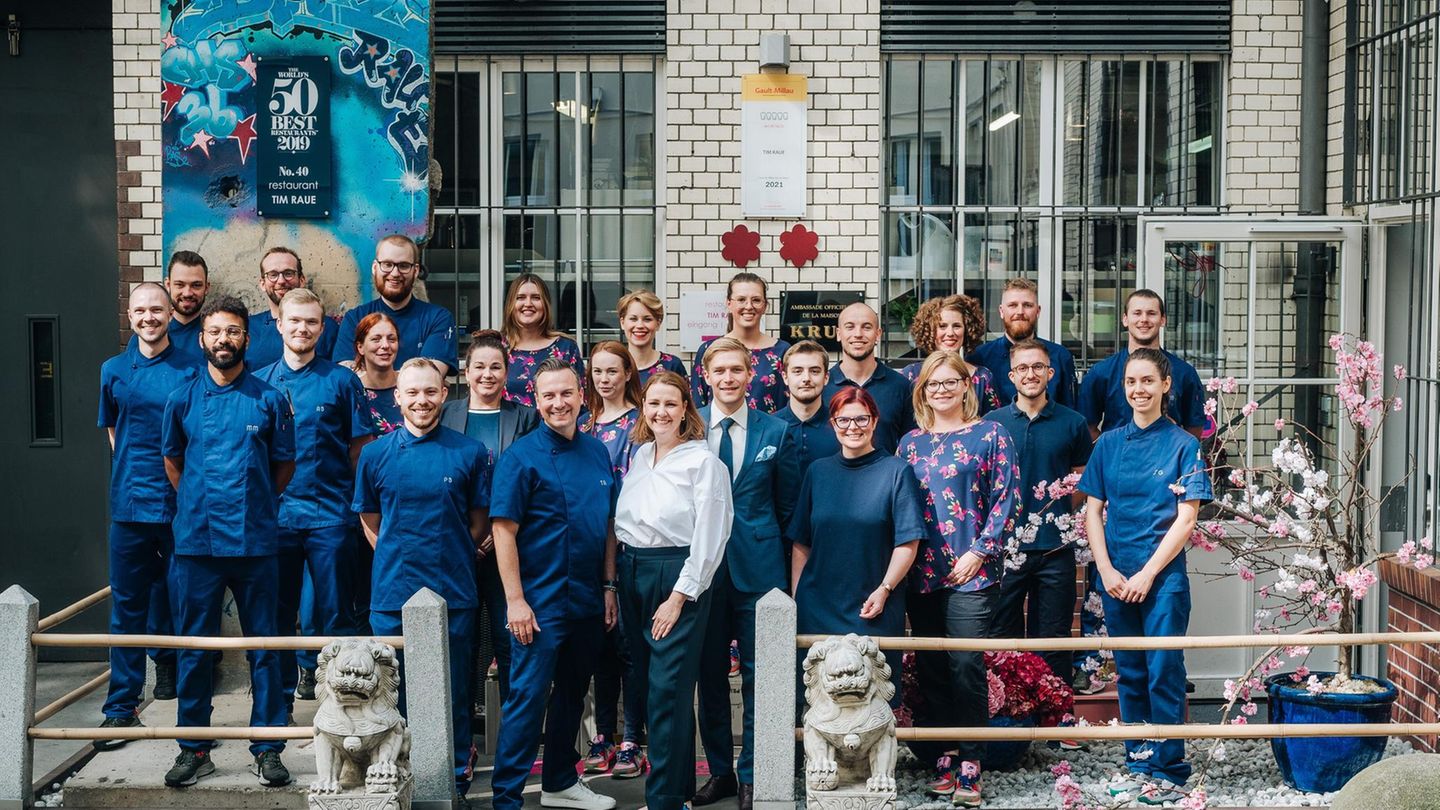 No. 30: Restaurant Tim Raue in Berlin  Küchenchef: Tim Raue  Hier spricht Tim Raue über seinen Werdegang: "Ich wollte nie wieder in der Gosse landen"