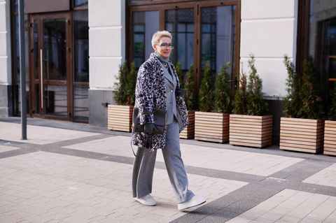 Hohe Taille und weites Bein — Strickhosen sind gemütlich und elegant zugleich