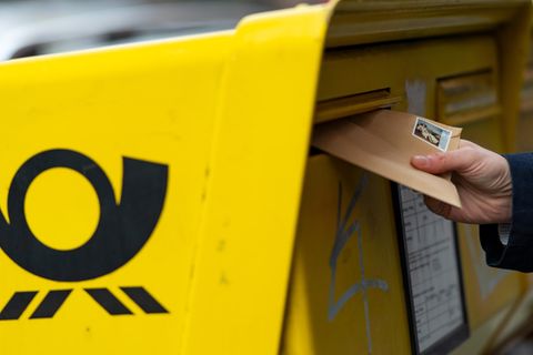 Die Deutsche Post will die Porto-Kosten für den Briefversand erhöhen (Symbolfoto)