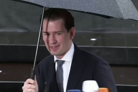 Verdacht der Bestechlichkeit: Nach Razzien im Kanzleramt: Österreichs Regierungschef Kurz unter Druck