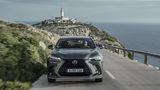 Der Lexus NX 450h+ steht stämmiger da