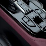 Per Knopfdruck kann die Batterie während der Fahrt durch den Verbrenner geladen werden