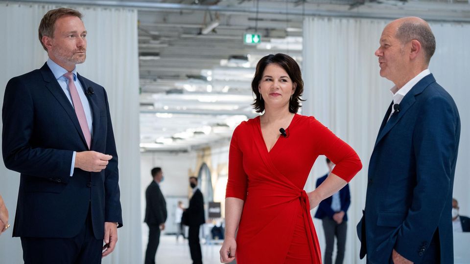 Von links: FDP-Parteichef Christian Lindner, Grünen-Co-Vorsitzende Annalena Baerbock und SPD-Kanzlerkandidat Olaf Scholz
