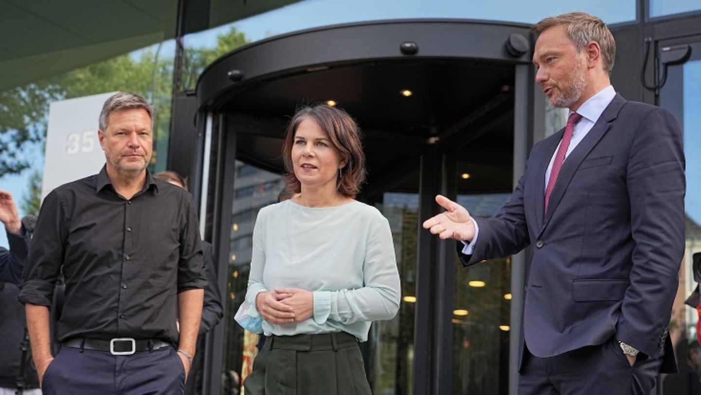Traffic light conversation: Greens see climate protection as a “red line” – FDP attacks CSU