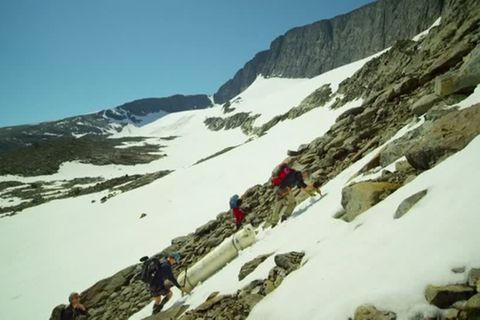Klimaerwärmung: Kühner Plan scheint aufzugehen: Schweden retten Helags-Gletscher mit Wolldecken