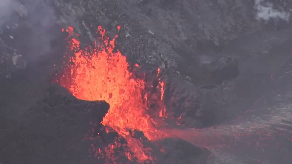Video: Der Kilauea spuckt weiter Lava und Asche