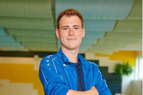 Sebastian Dietrich liebt die Vielfalt seiner Arbeit: In der Rehaklinik ist er nicht nur für Massagen, sondern auch für viele andere Therapien zuständig