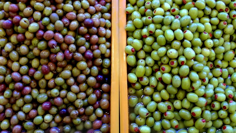 Oliven sind ein leckerer Snack – doch künstlich gefärbte können ungesund sein