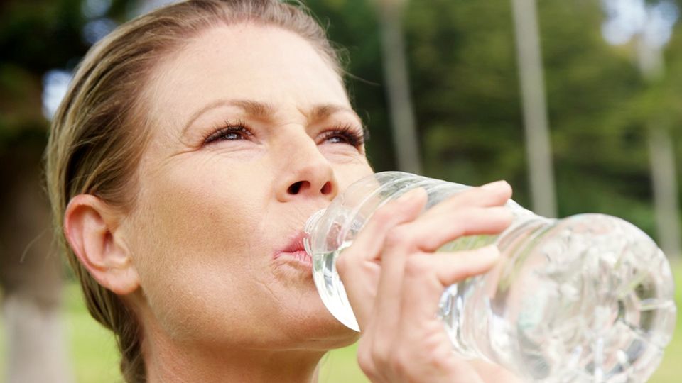 Gefahr durch zu viel Wassertrinken: Wieviel Wasser ist zu viel?