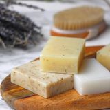 Hausmittel gegen Nagelbettentzündung: Kernseifenbad