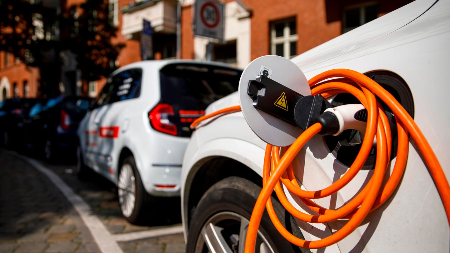 Car manufacturer with the highest number of e-car registrations in Germany
