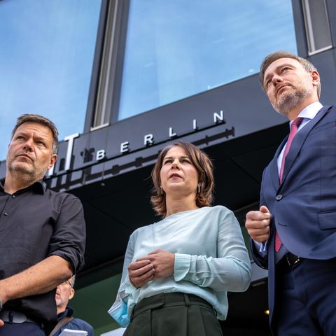 Habeck Baerbock und Lindner bei einem Pressestatement
