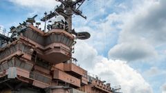 Die Navy hatte große Schwierigkeiten den Träger schwimmfähig zu halten, es gab Auseinandersetzungen wegen der Gefahren für die Gewässer. 