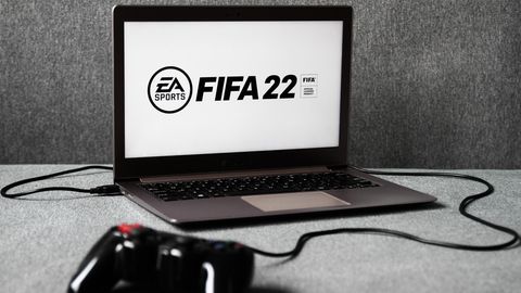 Ein Computerbildschirm mit der Aufschrift FIFA 22