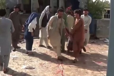 Video: Selbstmordanschlag in Kunduz mit Dutzenden Toten