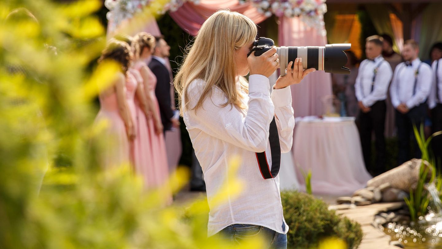 Wedding photographer gets nothing to eat – and deletes all photos