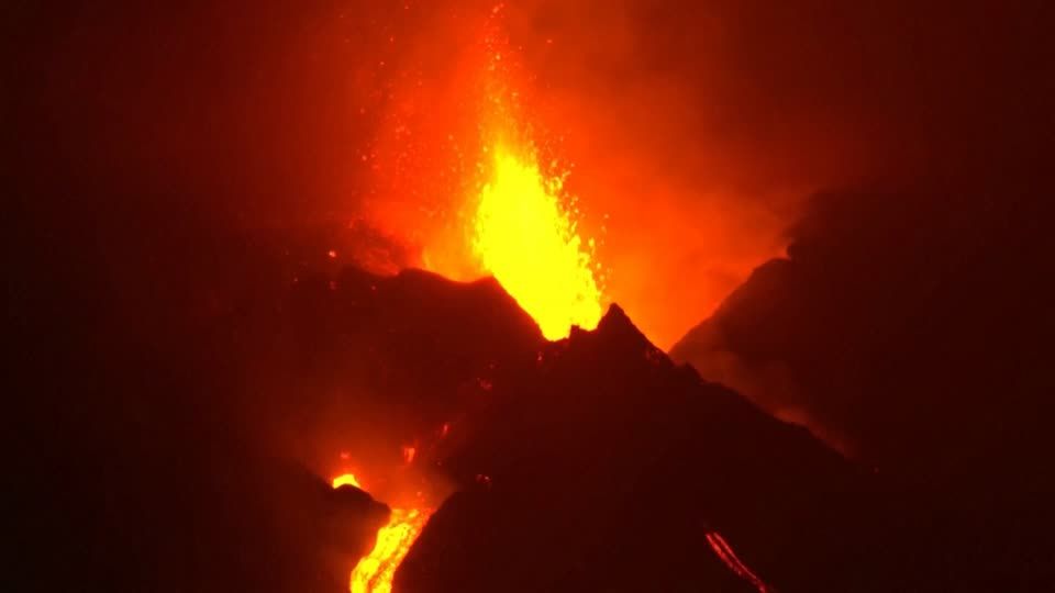Vulkan auf La Palma: Lava zerstört Häuse