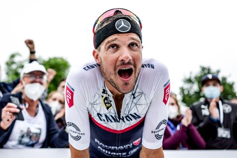 Triathlet Jan Frodeno blickt in die Kamera