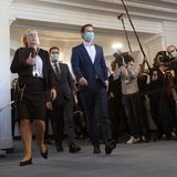 Einen Tag nach Veröffentlichung des Ibiza-Videos treten Strache und Gudenus zurück. Am selben Abend kündigt Kurz die Koalition mit der FPÖ auf und Neuwahlen an. Im Juni 2020 wird Kurz selbst vom  Untersuchungsausschuss des Österreichischem Parlament in Wien befragt.