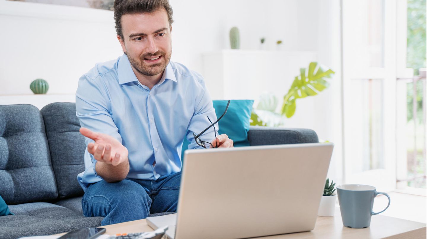 Wo sehen Sie sich in fünf Jahren Mann bei einem digitalen Bewernungsgespräch