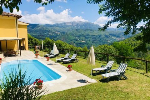 Vier Schlafzimmer hat die Villa, zwei davon verfügen über eigene Bäder.