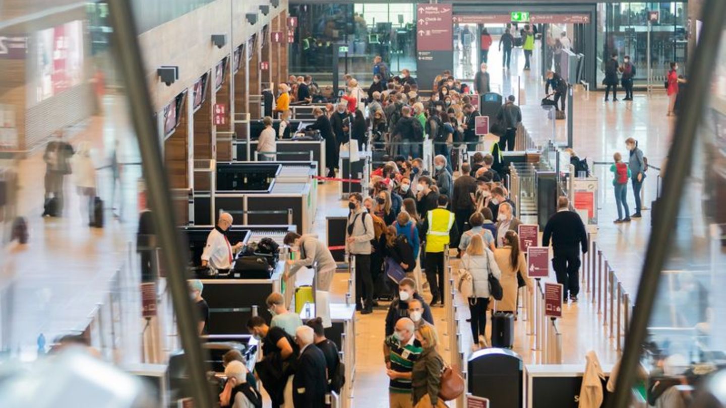 Autumn vacation: who is to blame for the travel chaos at BER?