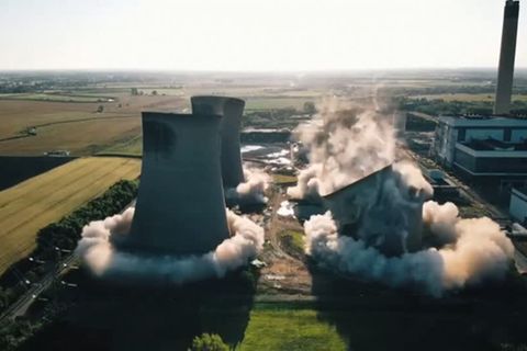 Video: Kontrollierte Sprengung in England
