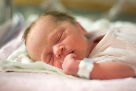 RSV Viruserkrankung: Neugeborenes in einer Klinik