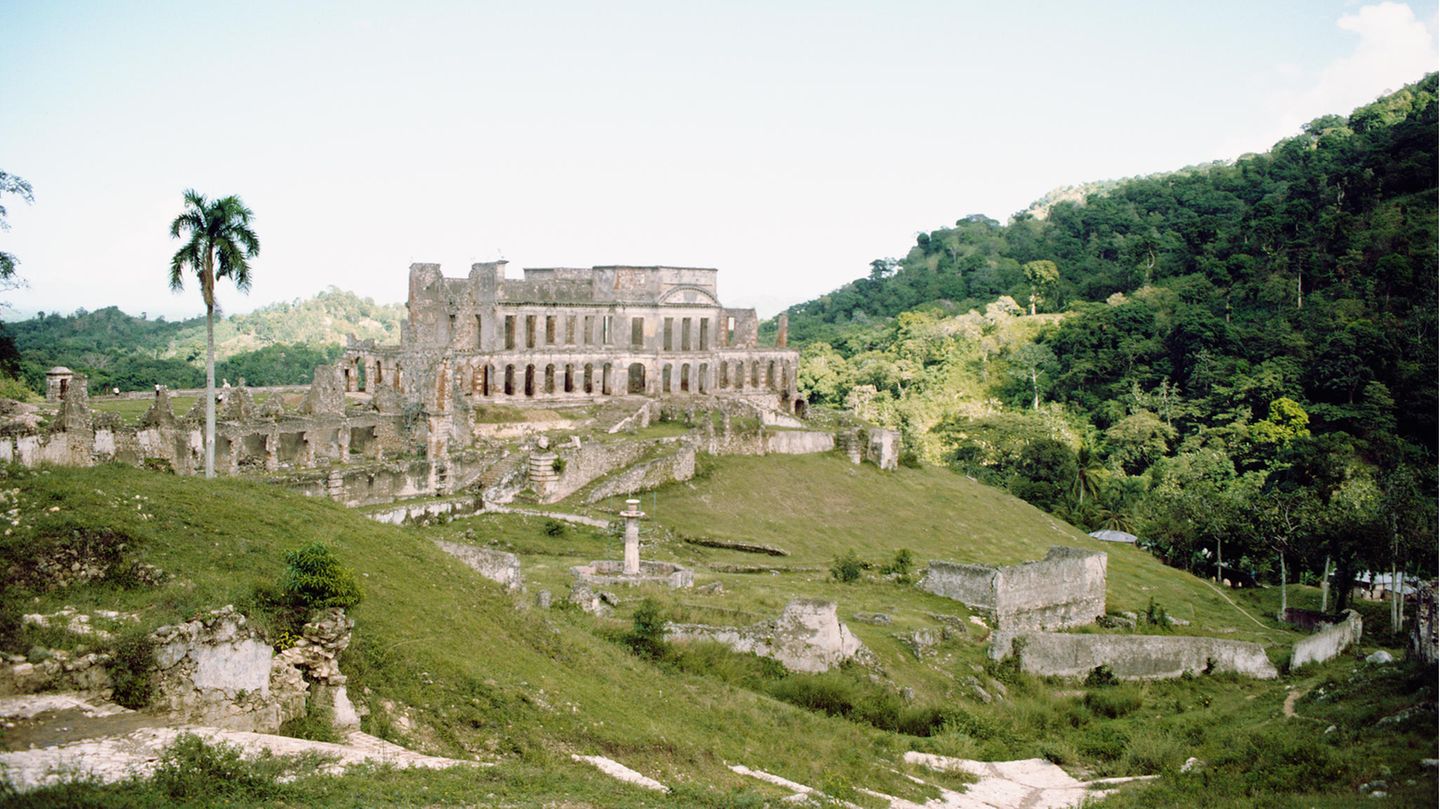 Traumziel Karibik: Blick auf die Citadel La Ferrière auf Haiti