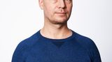 Carsten N., 44, Versicherungsfachwirt aus Hamburg  "Ich bin alles andere als ein Impfgegner. Ich habe großen Respekt vor der Corona-Erkrankung, möchte sie auf keinen Fall bekommen und bin megafroh, dass meine Eltern gegen sie geimpft sind. Sie gehören aufgrund ihres Alters zur Risikogruppe. Ich selbst warte, bis ein Totimpfstoff gegen Corona in Deutschland erhältlich ist. Das wird wohl noch bis nächstes Jahr dauern. Ich vertraue den Totimpfstoffen mehr. Seit Jahrzehnten ist die Technik dahinter erprobt. Die modernen Impfstoffe von Moderna, Biontech und Astra Zeneca sind mir hingegen zu kurz auf dem Markt, und über sie vernehme ich viele widersprüchliche Aussagen von Wissenschaftlern. Schade finde ich, dass man die kritischen Stimmen leider selten in traditionellen Medien hört. Die politischen Maßnahmen, mit denen Menschen zur Impfung gedrängt werden, empfinde ich als nicht gerechtfertigt. Für die Zukunft wünsche ich mir, dass wir mehr über Behandlung und Therapie sprechen und weniger über Impfungen."