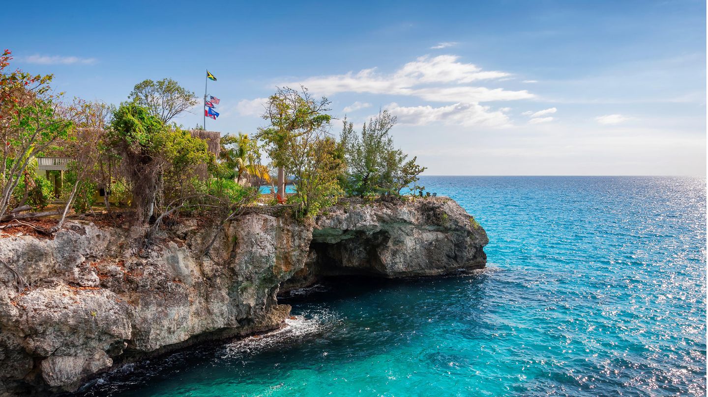 Traumziel Karibik: Steilküste in der Montego Bay auf Jamaika