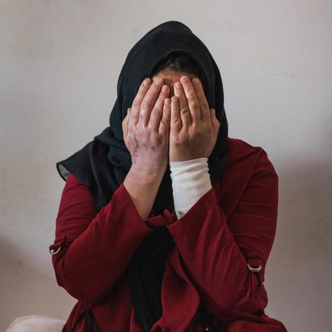 Maleka Mahmoodi, 27, vier Kinder, geboren in Afghanistan, vor der Gewalt geflohen über den Iran, die Türkei und Griechenland