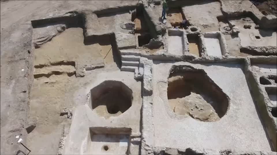 Video: Antike Weinkelterei in Israel entdeckt Video: Antike Weinkelterei in Israel entdeckt