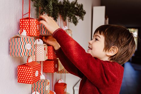 Adventskalender für Kinder verkürzen die Wartezeit bis Weihnachten für die Kleinen der Familie.