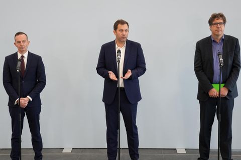 Wissing, Klingbeil und Kellner beim Statement nach einer Sondierungsrunde