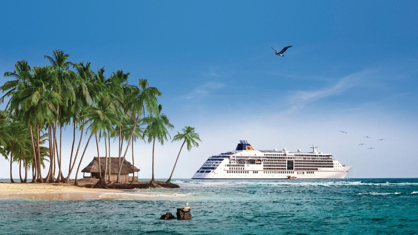 VOE STERN 42/2021 EXTRA REISE Pressefoto Kreuzfahrt Extra #42 Europa 2 / Kreuzfahrtschiff San Blas Inseln karibisches MeerFreigabe für Heft 42_2021 erteilt durch Hapag-Lloyd. Bild ist keine Montage laut Hapag Lloyd Cruises. Kreuzfahrt mit gutem Gewissen?