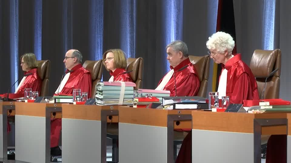 Video: Bundesverfassungsgericht verhandelt staatliche Unterstützung für Parteien Video: Bundesverfassungsgericht verhandelt staatliche Unterstützung für Parteien