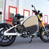 Unter der Carbon Verkleidung befindet sich die Batterie