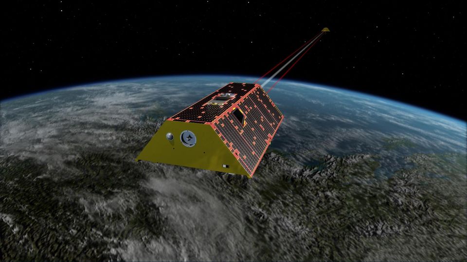 Das Satellitenpärchen der Mission "Grace FO" synchronisiert sich im Orbit mit Laserstrahlen