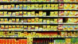 Die Industrie hat's drauf: Aus zerriebenen Kartoffeln wird nur der Saft benötigt, genauer gesagt: Nur die Stärke aus den Kartoffeln. Die setzt sich schnell ab. Dann wird die Stärke getrocknet. Am Ende erhält man ein feines Pulver, nahezu geschmackslos und endlos lagerfähig. Das ideale Ausgangsprodukt für die Lebensmittelindustrie.