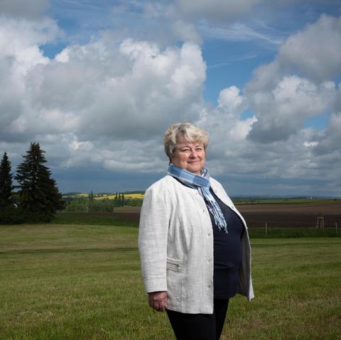 VOE STERN 42/2021  Nachfrage : Martina Angermann (FINAL) &gt;&gt; Europa  Deutschland  Sachsen  Dresden. Martina Angermann  ehemalige B  rgermeisterin von Arnsdorf. Wurde aus dem Amt gemobbt. 28.05.2021    2021 Sven D  ring   Agentur Focus